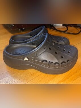 CROCS Classic Platform Clog in Black